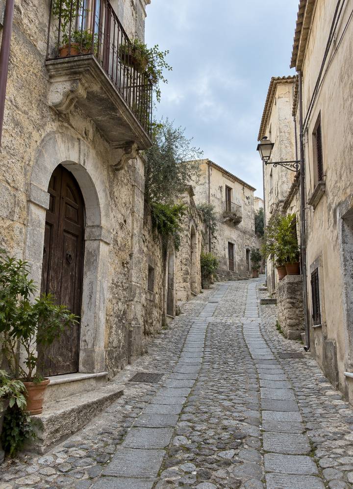 An alley in Gerace